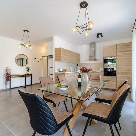 Seaside Luxury With A Swimming Pool Splitska, Brac - 23815 Splitska