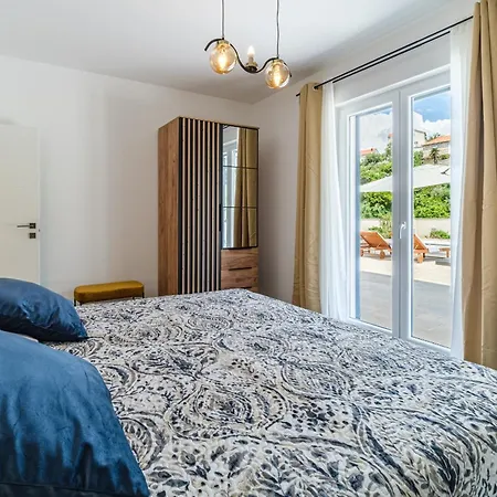 Seaside Luxury With A Swimming Pool Splitska, Brac - 23815