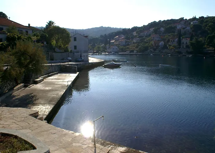 וילה Seaside Luxury With A Swimming Pool Splitska, Brac - 23815 *