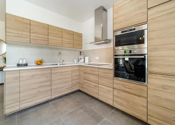 Seaside Luxury With A Swimming Pool Splitska, Brac - 23815 וילה ספליטסקה