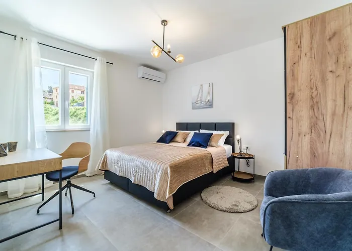 Seaside Luxury With A Swimming Pool Splitska, Brac - 23815 * ספליטסקה